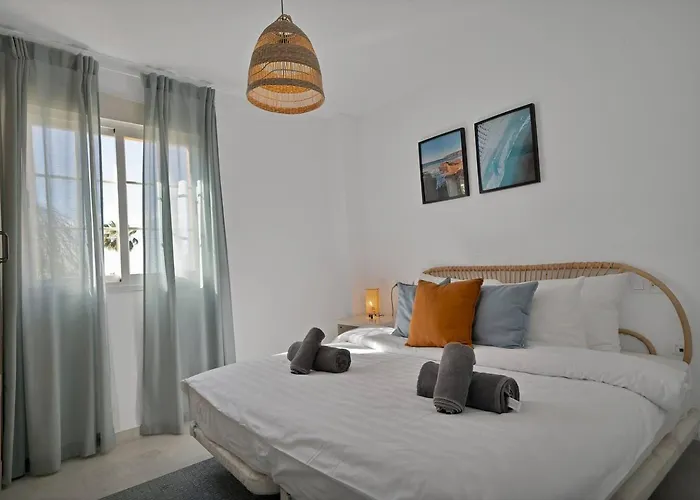 Beachside Duplex Pool Family-friendly Apartmán *