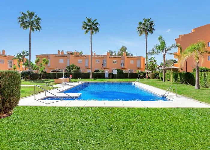 Beachside Duplex Pool Family-friendly Apartman