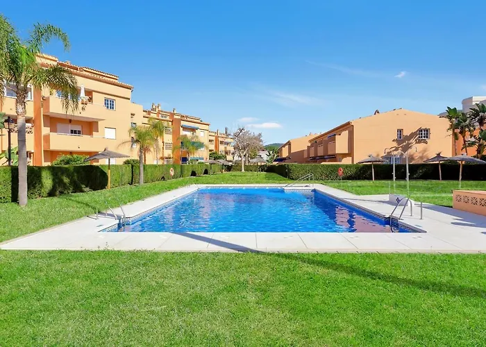 Beachside Duplex Pool Family-friendly Apartman *