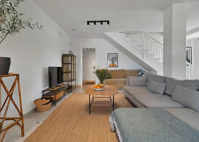 Beachside Duplex Pool Family-friendly Apartman