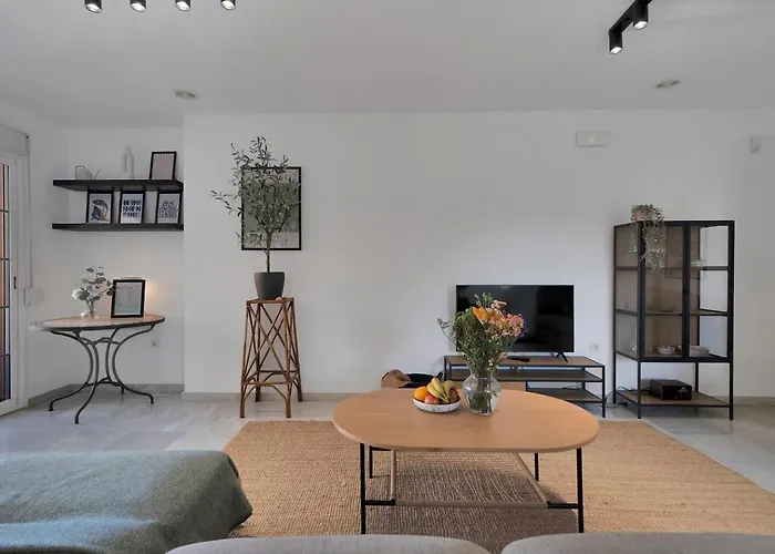 아파트 Beachside Duplex Pool Family-friendly 마르베야