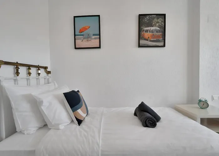 Beachside Duplex Pool Family-friendly 아파트