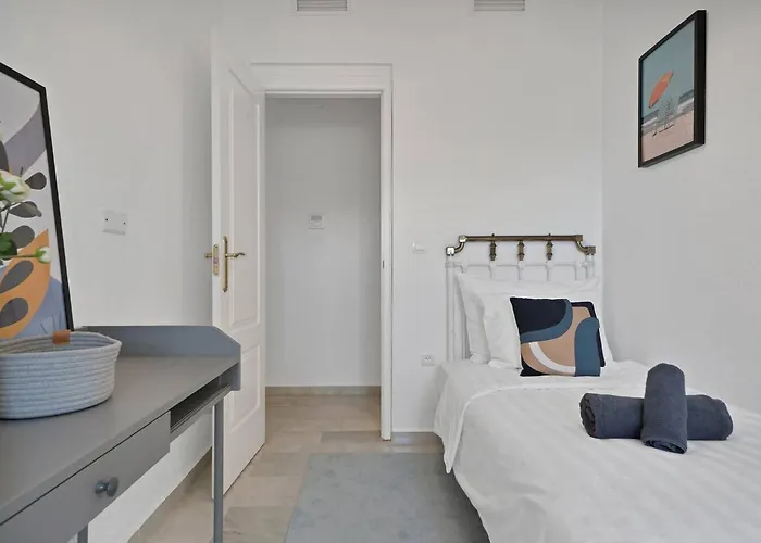 Beachside Duplex Pool Family-friendly 아파트 마르베야
